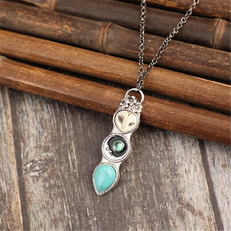 Stylish Turquoise Owl Pendant Necklace Decoration for Women Who Love Bohemian Styles and Distinctive Accessories