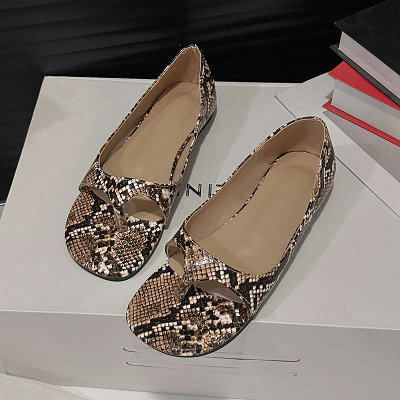 Soft leather niche color aesthetics fashion toe sandals new open-toe flat casual shoes