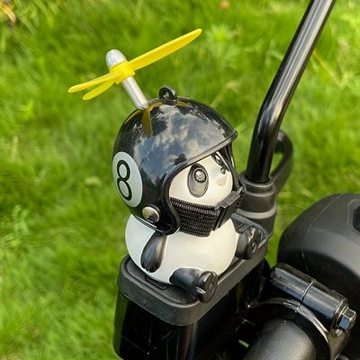 Niedliche rote Panda-Motorrad-Ornamente, kreative Auto-Ornamente, Motorrad-Helm-Zubehör für Freunde, Geburtstagsgeschenke