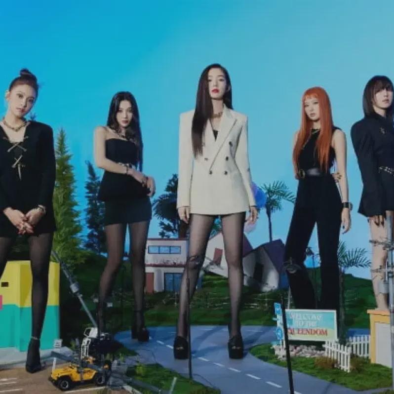 

We Sell 2 Types Of Red Velvet Queen Posters