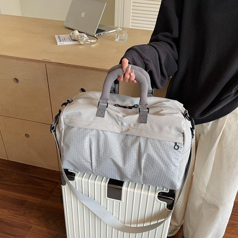 High-Capacity Commute & Travel Tote: Stylish Sports Fitness and Business Trip Bag for Men & Women