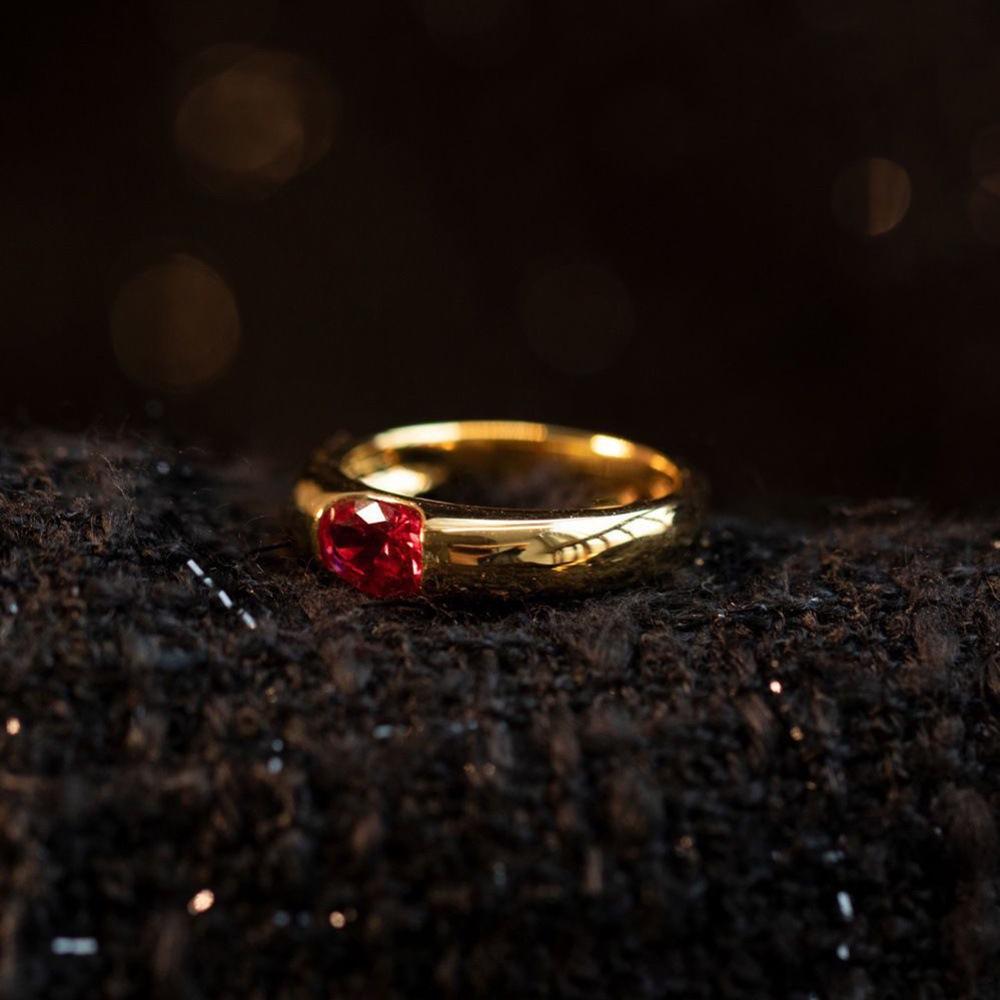 Retro simple ruby emerald men's and women's same fashion jewelry personalized glossy ring jewelry