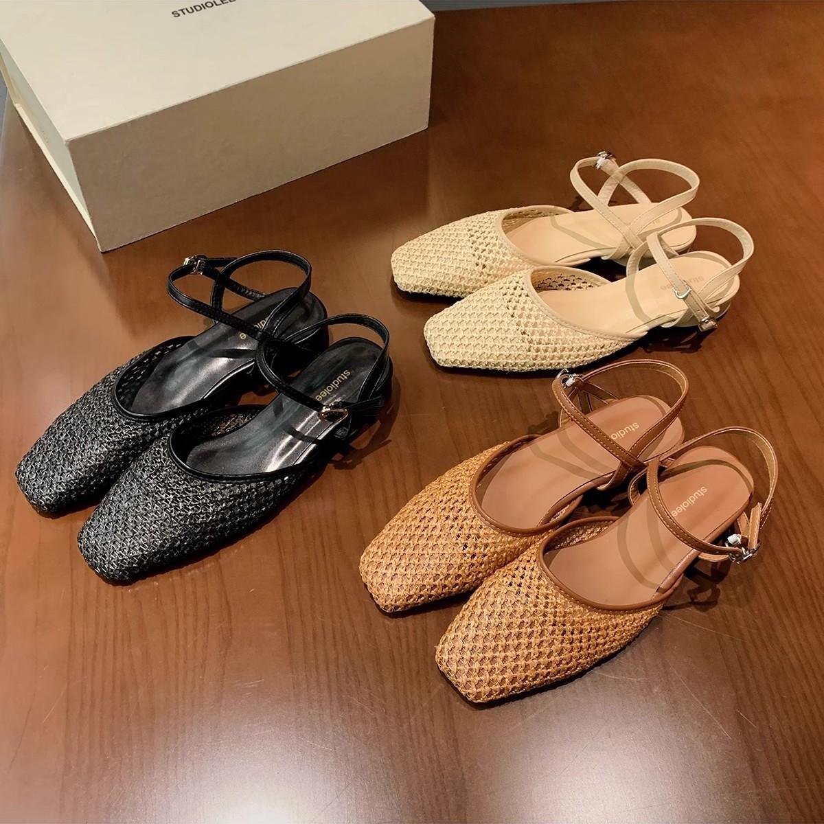 

Sheepskin grape mother of the same style~ French leather hollow woven small square head, light mouth thick heel, empty cool slippers women 35