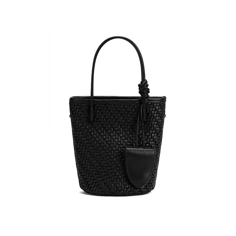 

Fashion sheepskin draw strip braided hand-held bucket bag women s bag 2025 new versatile casual shoulder bag crossbody bag 20*20*12.5cm чорний