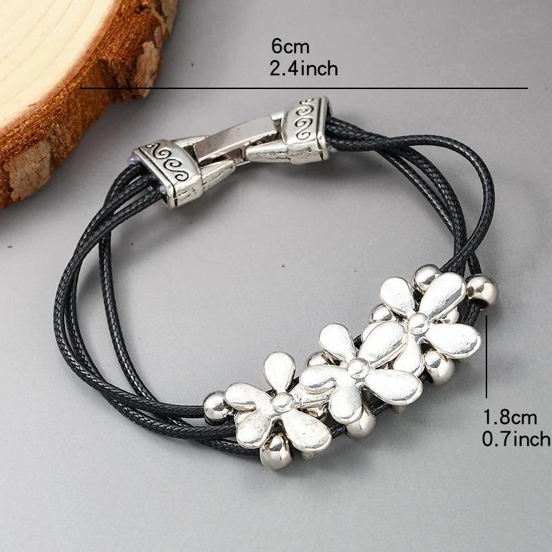 Kreatives Europäisches Blumen Drei-lagiges Simuliertes Lederseil Armband Damen Retro Elegantes Armband Tägliches Match Schmuck