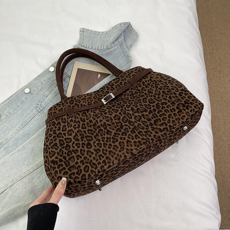 Korean version of retro matte leather belt buckle tote bag women's 2025 autumn fashion large capacity commuter shoulder armpit bag