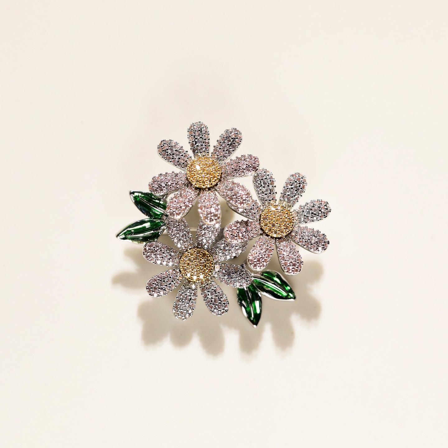 Bo Xin Yun High-end Gold-Plated Enamel Daisy Brooch - Fashionable Plant Flower Corsage