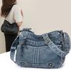 Vintage-Schultertasche aus Denim mit mehreren Reißverschlusstaschen und verstellbarem Riemen. Hochwertige Damen-Tragetasche/Umhängetasche.