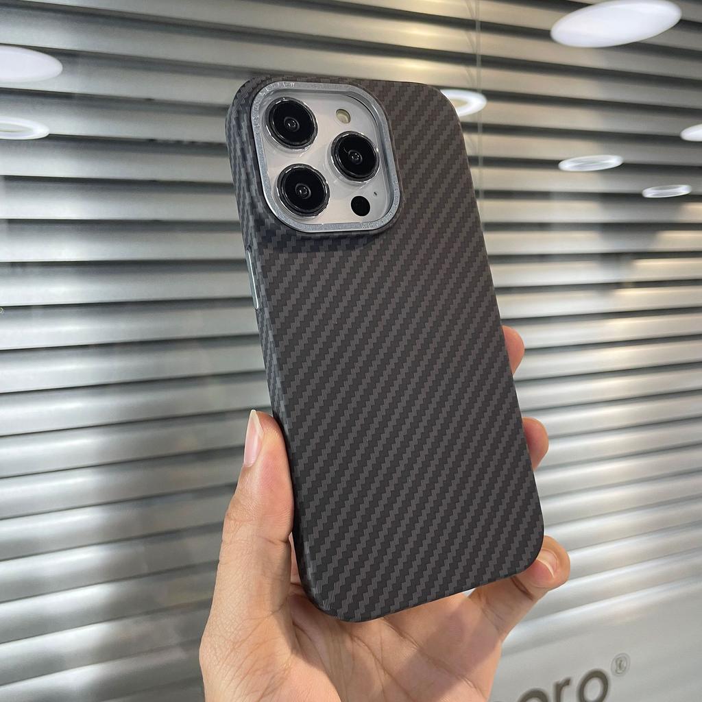 For IPhone16 Carbon Fiber Magnetic Phone Case for Apple 15pro Hardware Button Mobile Phone Protective Cover Anti-fingerprint