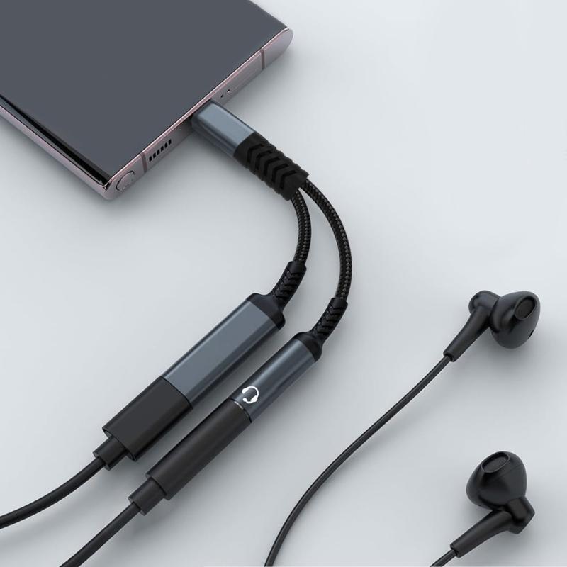 Aluminum Alloys Type C To Two 3.5mm Sound Jacks With PD60W Charging And Losslessly Music Transmission