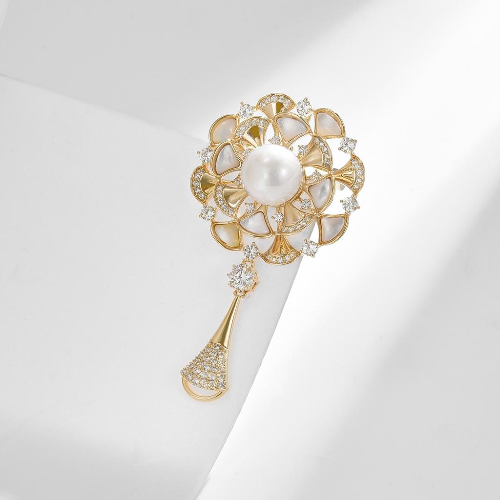 Luxury sparkling zircon small fragrant flower ball brooch autumn and winter blazer exquisite shell flower corsage