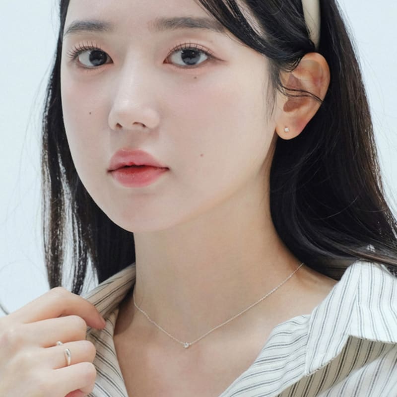 oooho 2.5mm Cubic Earrings