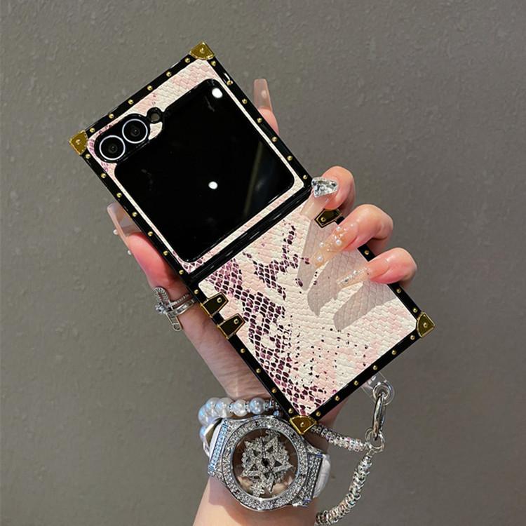 Applicable To Samsung ZFlip6 Mobile Phone Case Trendy Brand Snake Skin Pattern with Hanging Chain Folding Screen New ZFlip5 Protective Case