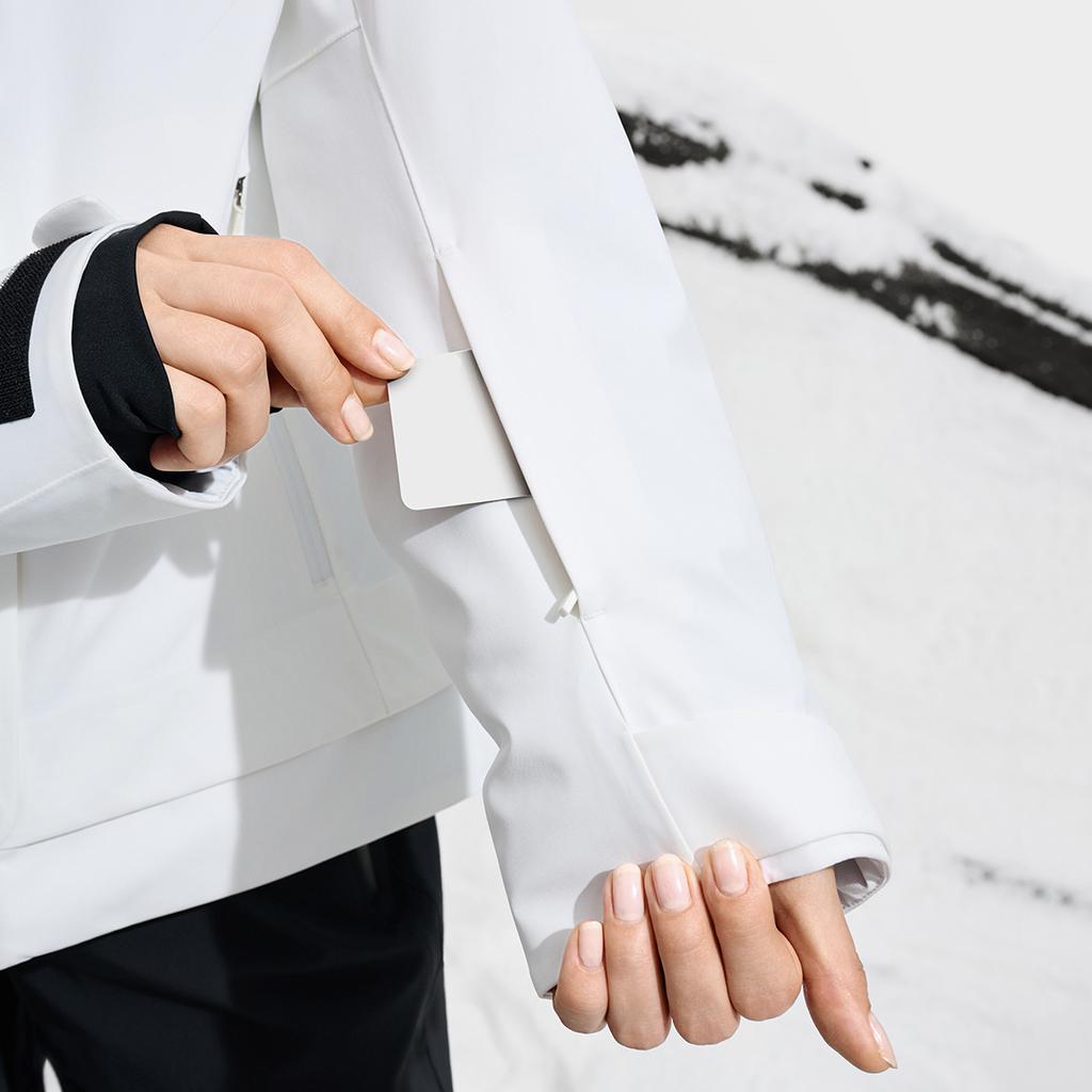 Fila Ski Series Fashionable Warm Waterproof Windproof Hooded Ski Jacket Women Jackets White A11W546916FWT