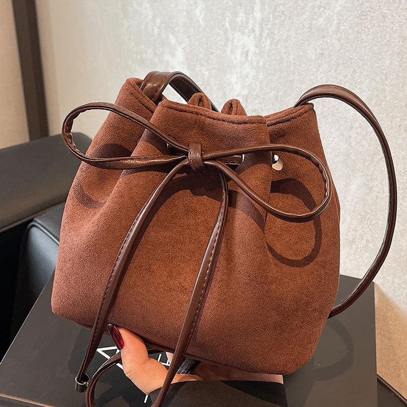 Fashion Women's Messenger Bag Autumn and Winter Niche Design Sense Suede Commuter Versatile Messenger Bucket Bag