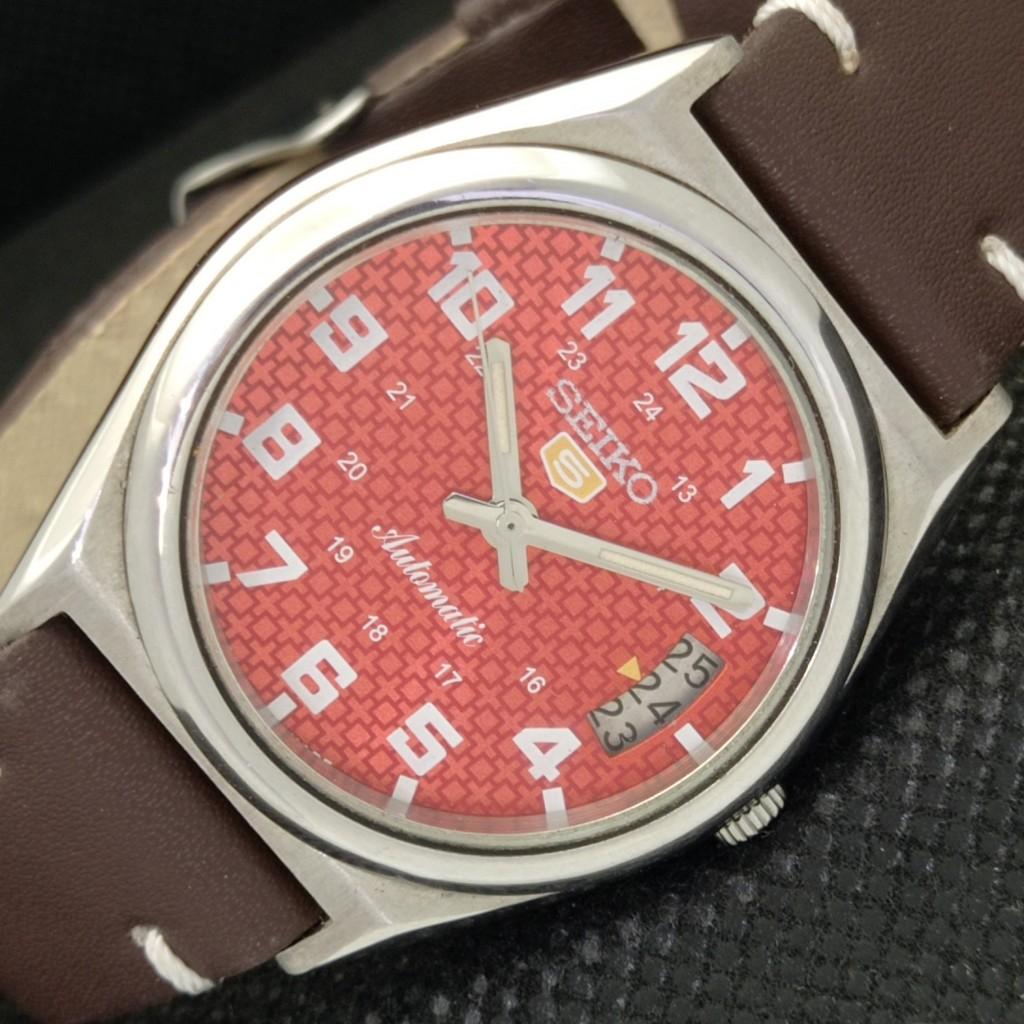 

Б/У винтажные мужские часы SEIKO 5 AUTOMATIC 7005A JAPAN DATE RED WATCH 586-a308013-9 SKU586-a308013