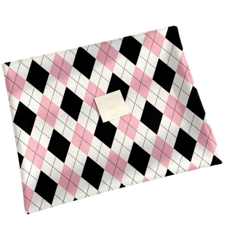 Retro Diamond Velvet Tablecloth: Wear-resistant, High-grade, Versatile Desk Decoration and Dustproof Cover.