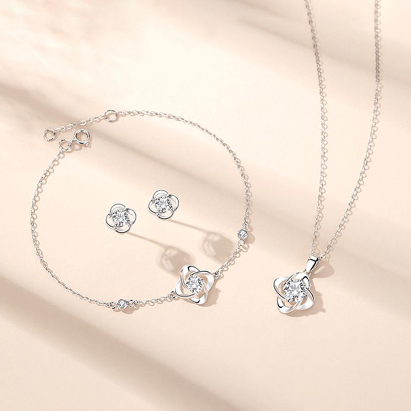 S925 Sterling Silver Four Leaf Clover Bracelet, Women's Fashion Classic Mosonite Bracelet, Internet Celebrity Design Jewelry
