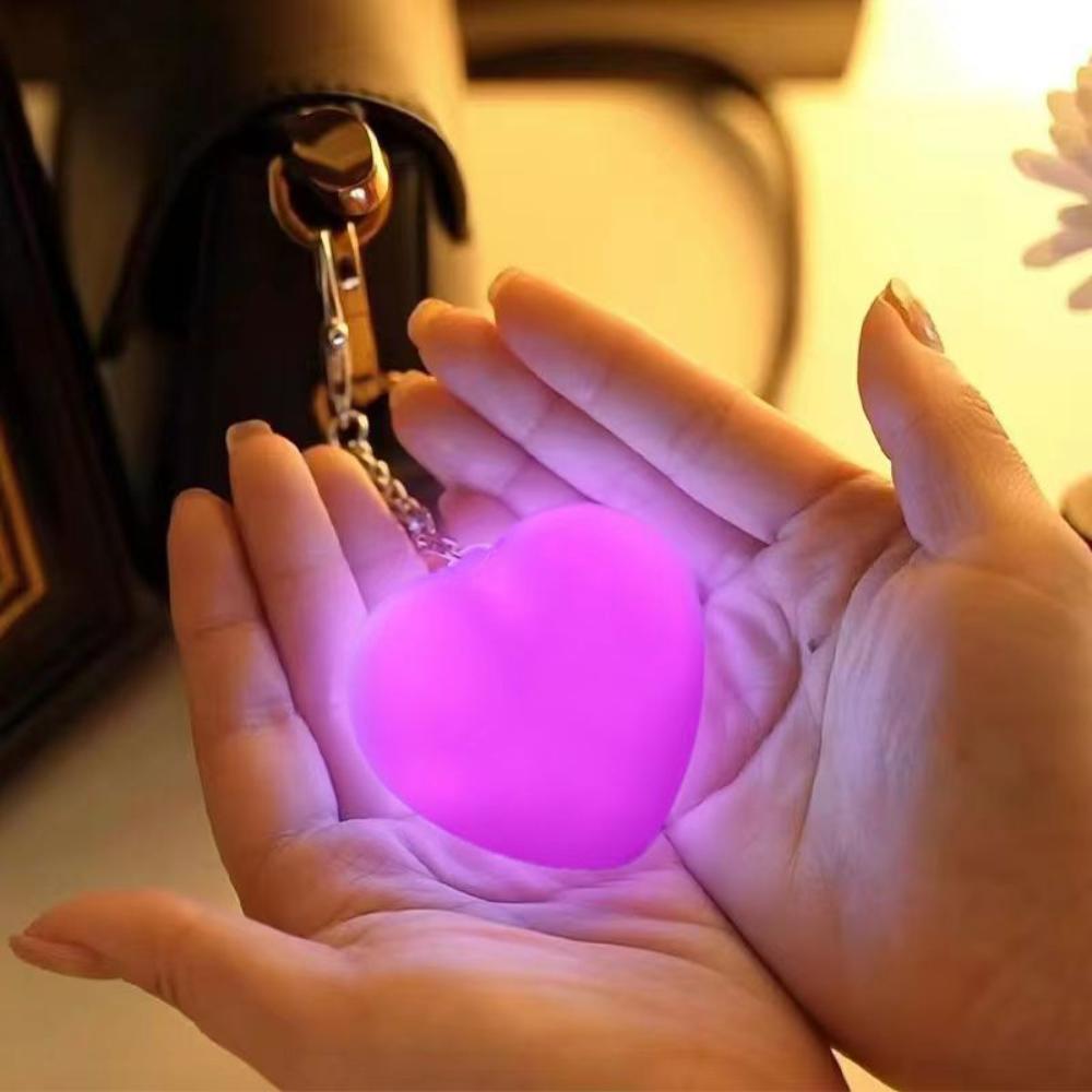 

Heart-Shaped Touch Night Light Keychain – Portable LED Mood Lamp & Christmas Tree Ornament, Ideal for Couple Gifts 1pcs