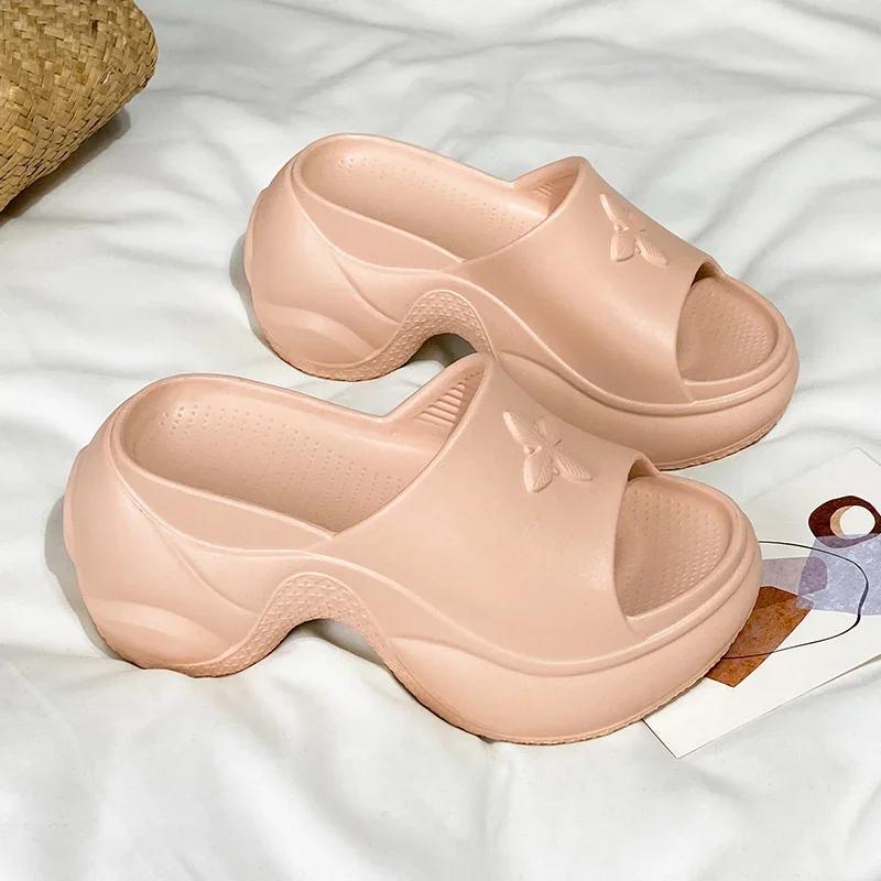 Modne buty damskie wiosenne klapki na platformie z motywem koniczyny, na wysokim obcasie, oddychające sandały, uliczne buty codzienne 2024 nowe miękkie podeszwy duży rozmiar 40