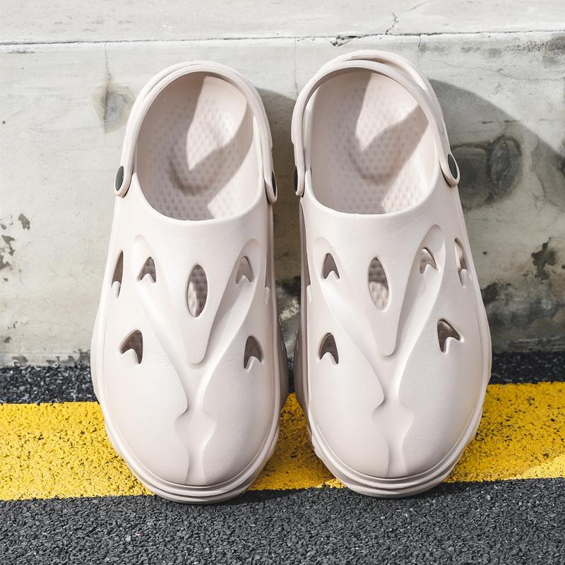 Fashion Clogs Men Sandals Light EVA Summer Outdoor Foam Hole Shoes Breathable Garden Shoes Platform