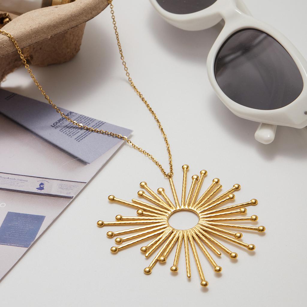 Design vacation style 18K gold sun hollow pendant necklace jewelry