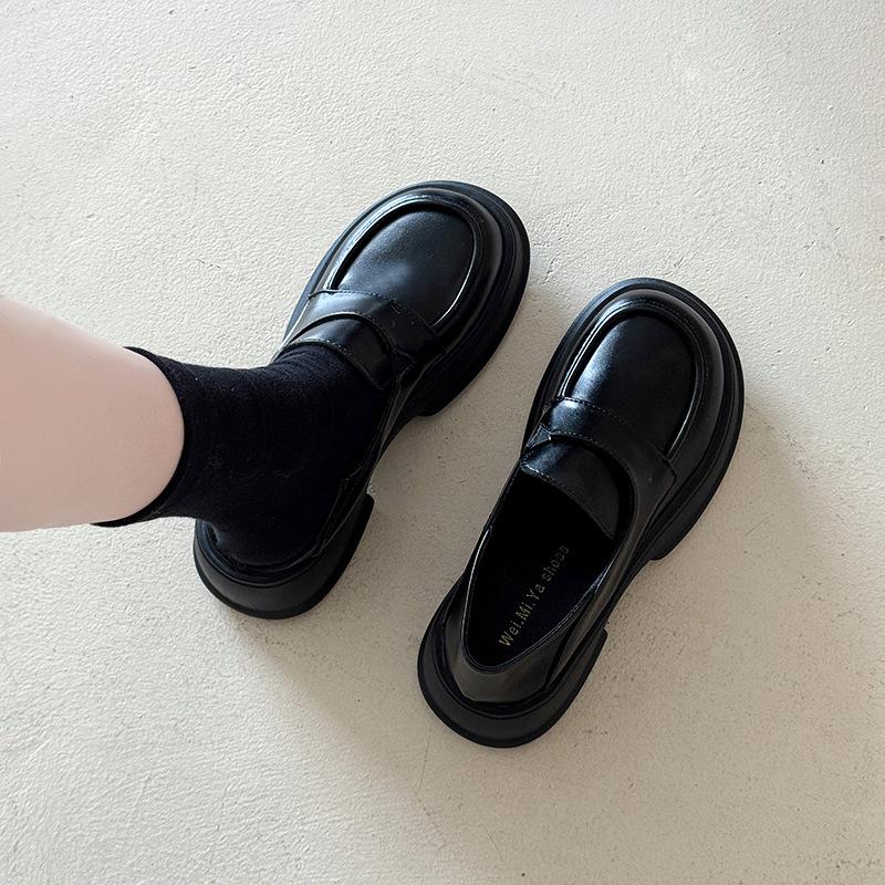 thick-soled black small leather shoes women's retro British style 2025 new Japanese versatile height-increasing one-pedal loafers