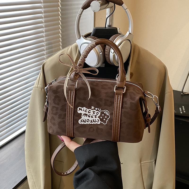Autumn and winter leopard print Boston bag women's 2025 new cute portable pillow bag commuter simple shoulder messenger bag