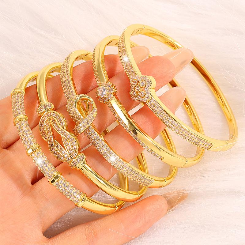 Women's hot-selling bracelets, copper-plated fashionable and simple bracelets, zircon inlaid temperament women's bracelets, popular bracelets.