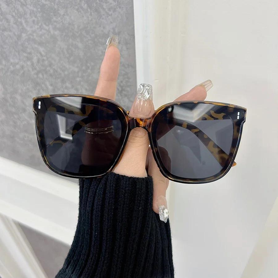 Fashion Square Sunglasses Women Men Designer Casual Sun Glasses UV Protection Outdoor Mirror Lens Elegant Shades