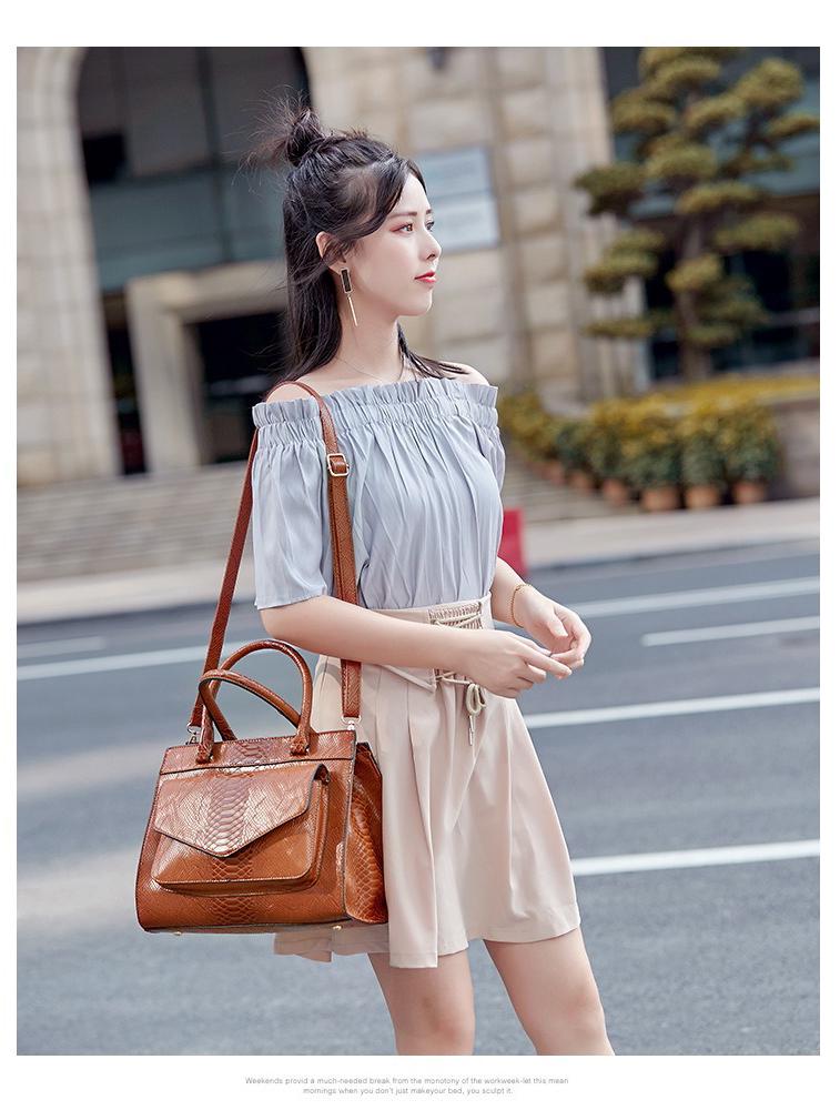 Large Capacity Snake Print Handbag: European & American Fashionable Ladies' Shoulder Bag