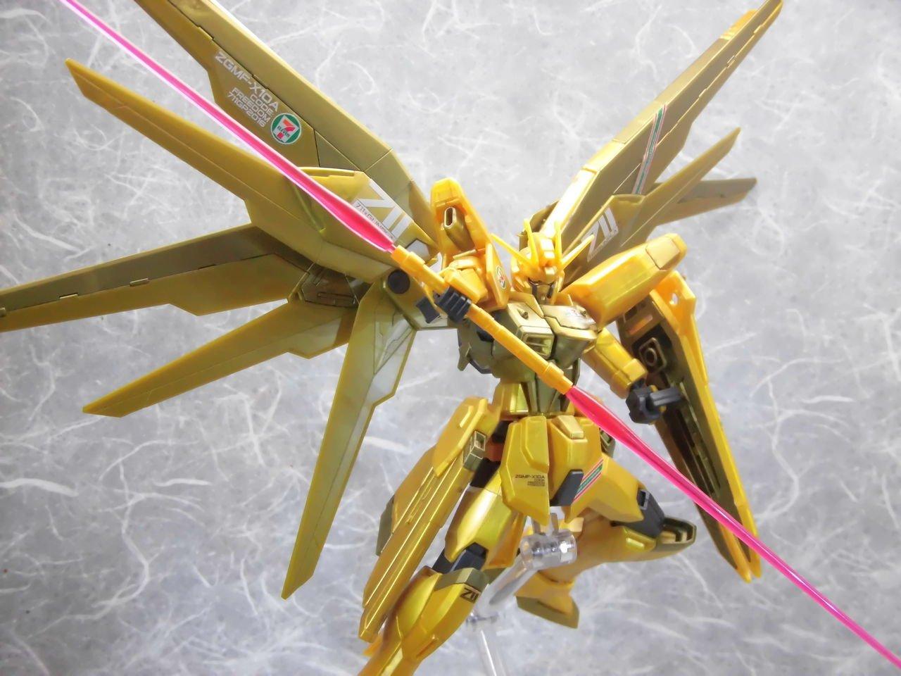 

Пластиковая модель HGCE 1/144 Freedom Gundam из литого золота (7-Eleven Limited)