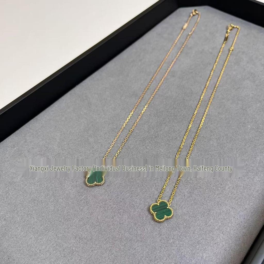 Collar Colgante Trébol de Malaquita Europeo y Americano - Cadena de Clavícula Lujosa con Diseño de Flor Única para Mujer