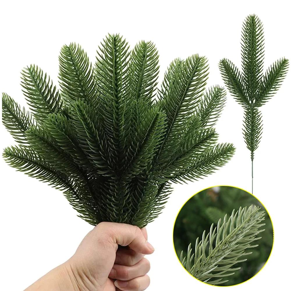 

Рождественский искусственный снег Сосновые иголки Ветки Поддельные сосновые ветки DIY Гирлянда Зеленые листья Растения Цветы Главная Рождественская вечеринка Подарки 20PCS