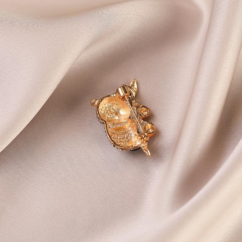 The "Shishi Ruyi" Panda Chinese-style Brooch Features A High-end, Light Luxury and Niche Design with A Cute Brooch