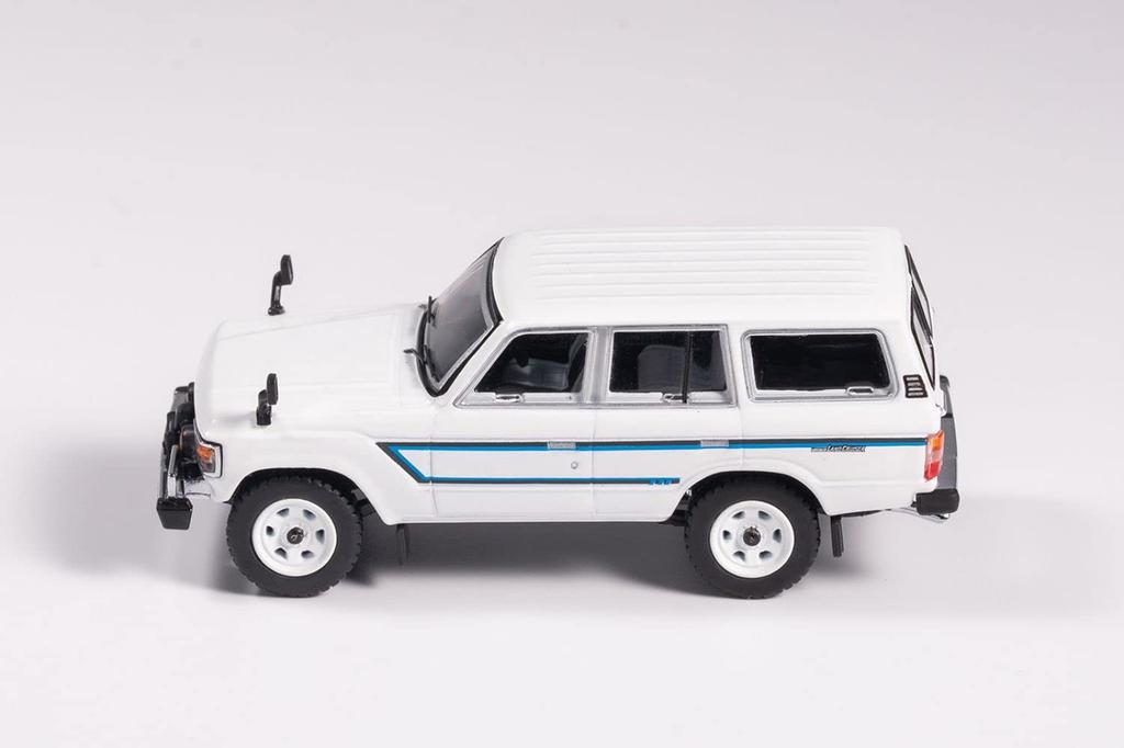 Gaincorp Products Toyota Land Cruiser 60 RHD Front Winch and Finished Model 1/64 - (with Spotlight) White, KS-029-87