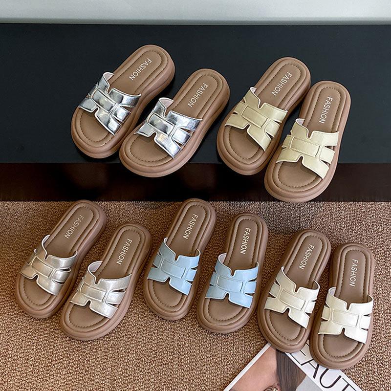 Thick-soled silver cool slippers women's summer wear 2025 new models with skirts, stepping on shit sandals, beach one-word drag