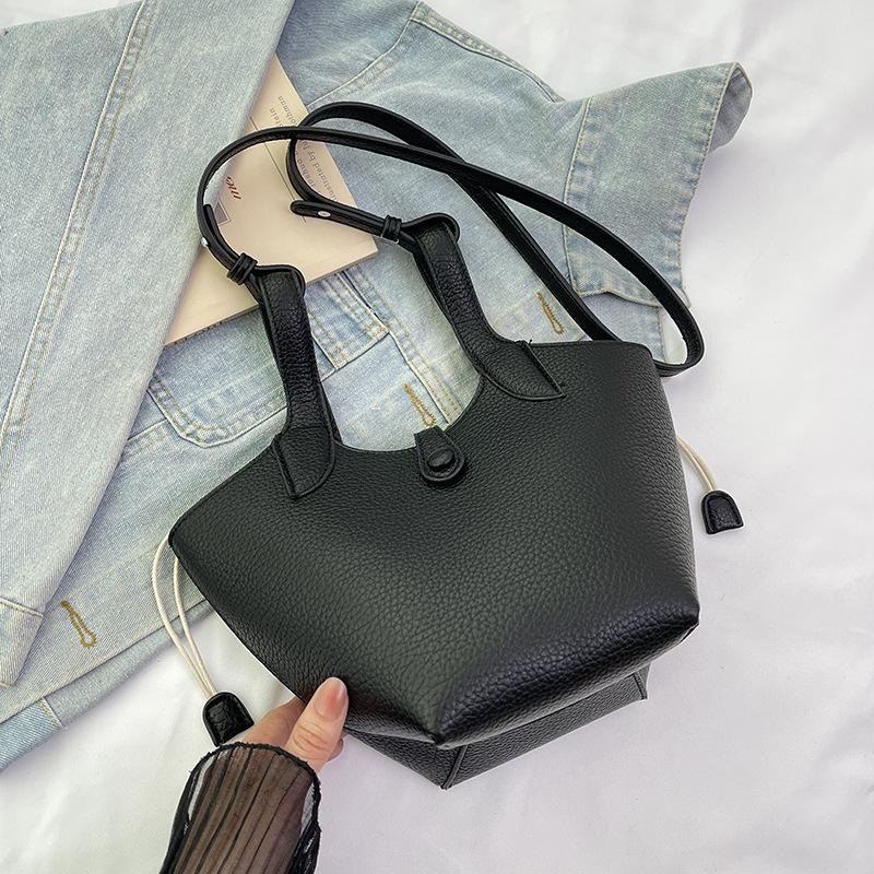 2025 New Versatile Niche Design Vegetable Basket Women's Bag High-end Texture Commuter Portable Messenger Bag Women's Trend