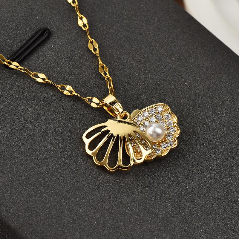 Trendy Summer Shell Pearl Choker Necklace With Unique Fan Shape And Water Wave Chain For Everyday Wear