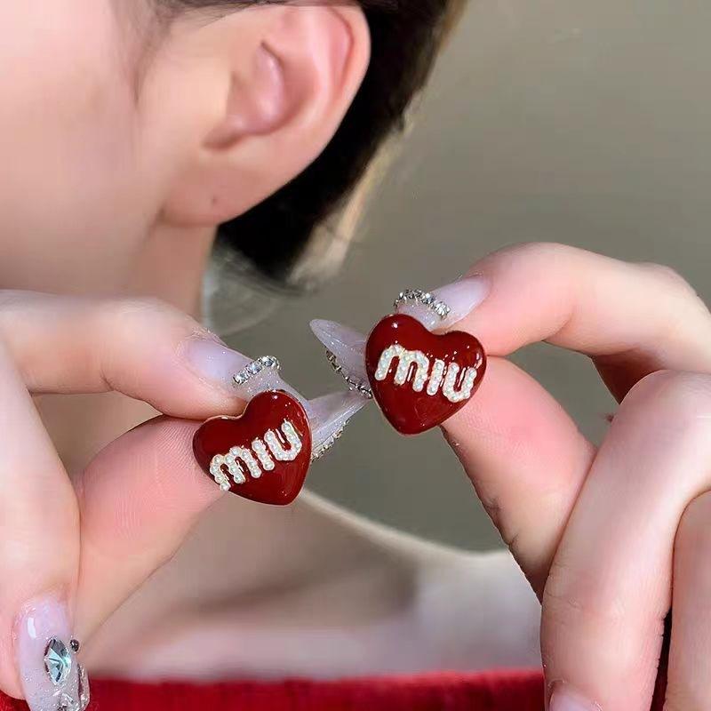 Wind fashion versatile stud earrings women's hot-selling high-end temperament trendy earrings street stall night market explosion