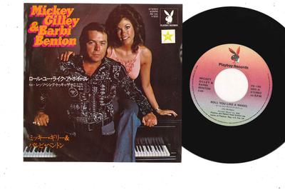 7inch Record MICKEY GILLEY & BARBI BENTON - Roll You Like A Wheel / Let's Sing  PB105 PLAYBOY - Japan Country Used