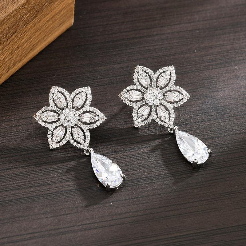 Simple and high-end earrings, flower pear-shaped water drop diamond earrings, Tremella decoration, dinner party temperament accessories