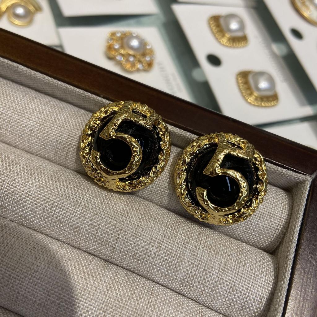 Xiaoxiangfeng 5-Character Round Heavy Stud Earrings Vintage French Copper Plated Real Gold Versatile S Premium Earrings
