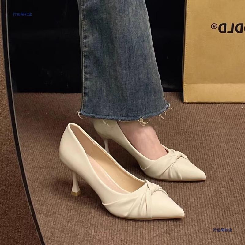 Temperament commuter high heels pointed head shallow mouth not tired feet not grinding feet work single shoes women