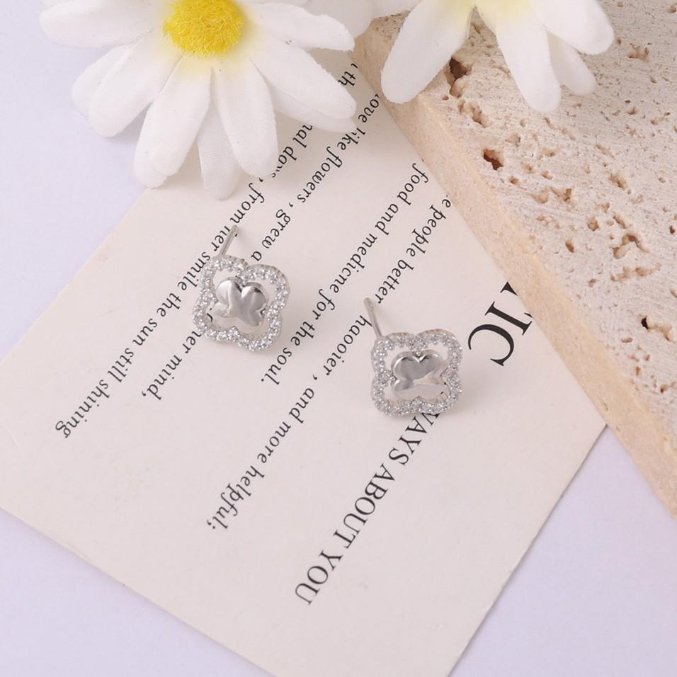 Elegant Retro Flower Stud Earrings with Micro-Set Zircon and Multi-Bead Design
