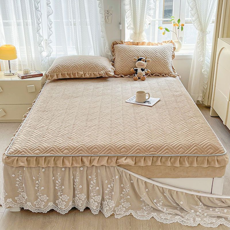 Warm Peach Velvet Clip Skirt Three-Piece Princess Style Lace Bedspread Thickened Short Plush Anti-Slip Mattress Protector Dream Bedding Set