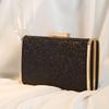 Borsa a tracolla clutch scintillante con catena e chiusura a lucchetto per serate