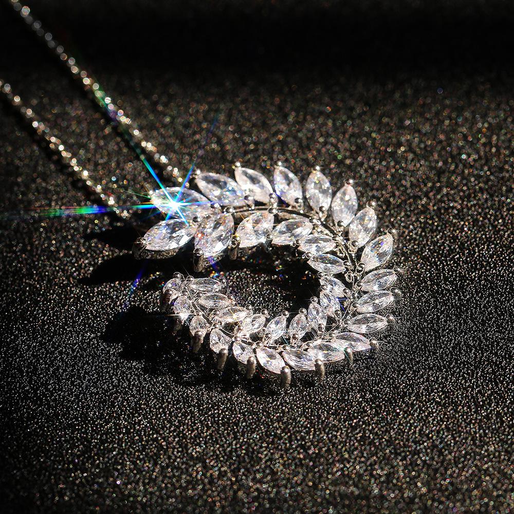 Simple And Versatile, Slightly Inlaid Zircon Leaf Necklace, Collarbone Chain, Female Necklace.