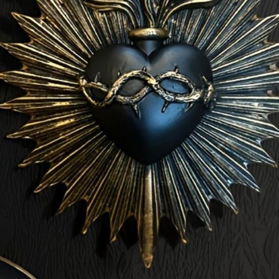 Gothic Sacred Heart Wall Decoration Home Office Living Room Wall Art Decoration Resin Sacred Heart Wall Sculpture Ornament