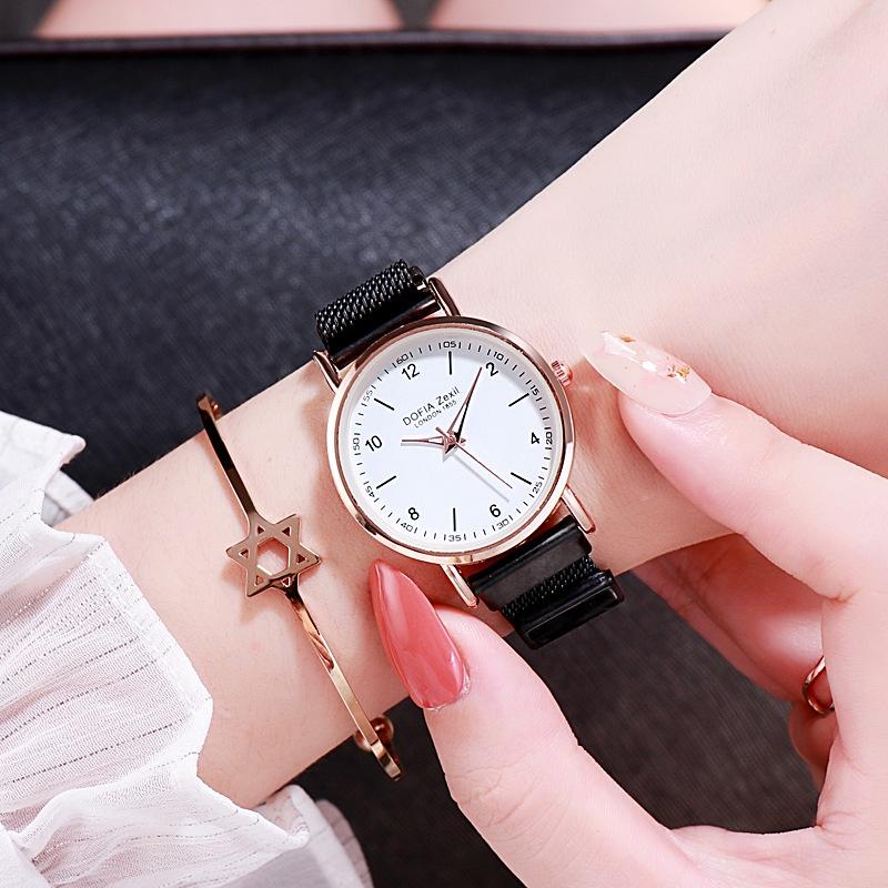 Modische Trendige Damen-Nachtlichtuhr Dekorative Quarz-Zifferblatt Lässiger Stil Roségold Sternenhimmel-Zifferblatt Nicht wasserdicht